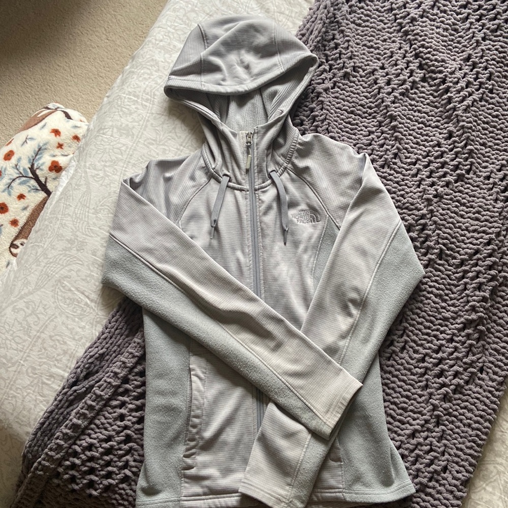 Woman’s North Face Zip Up Hoodie